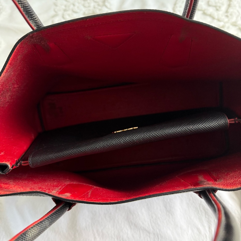 Prada Saffiano Double Large Tote in Black and Red. - Picture 4 of 16